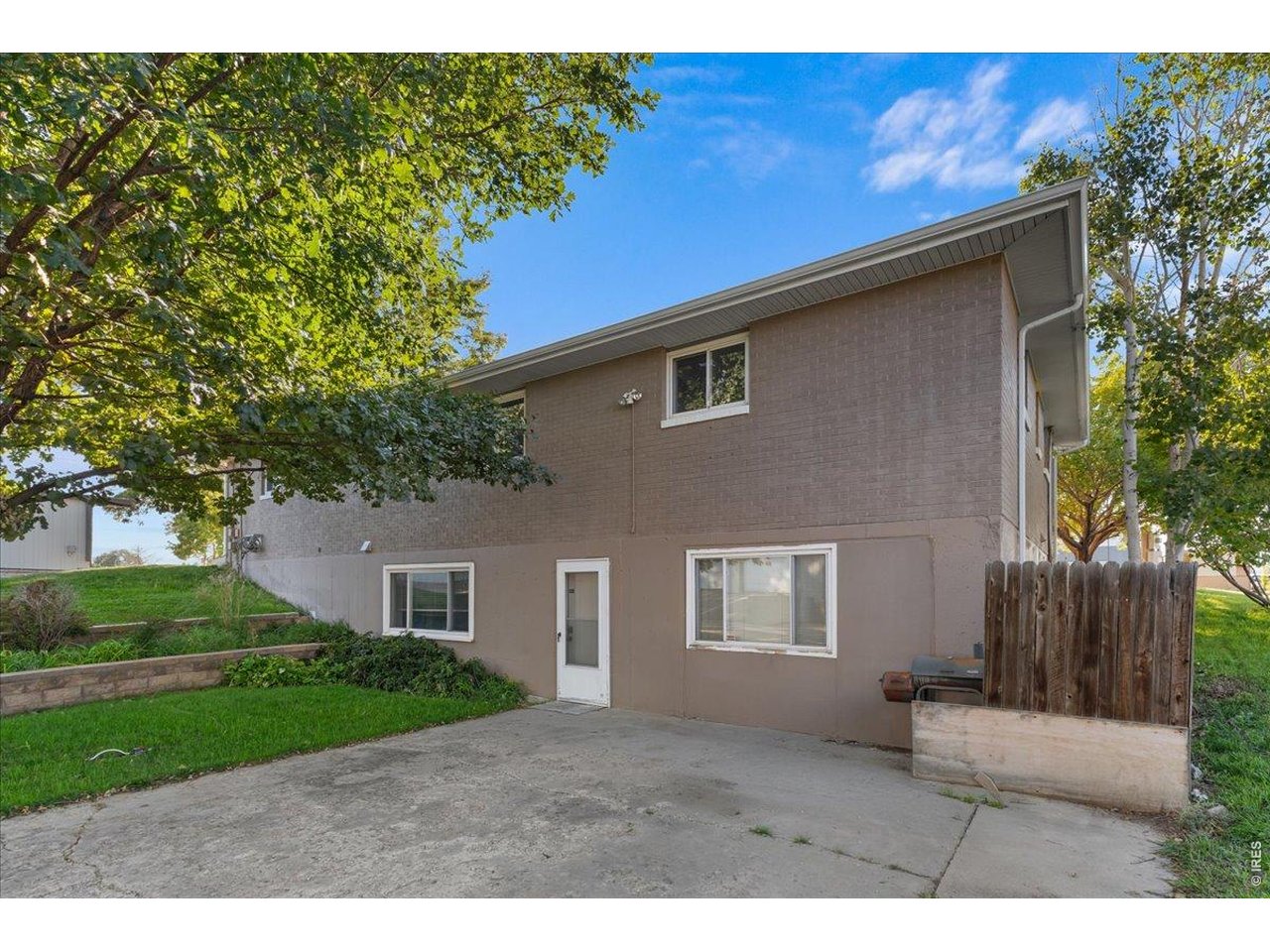 Walk out basement front bldg/parking