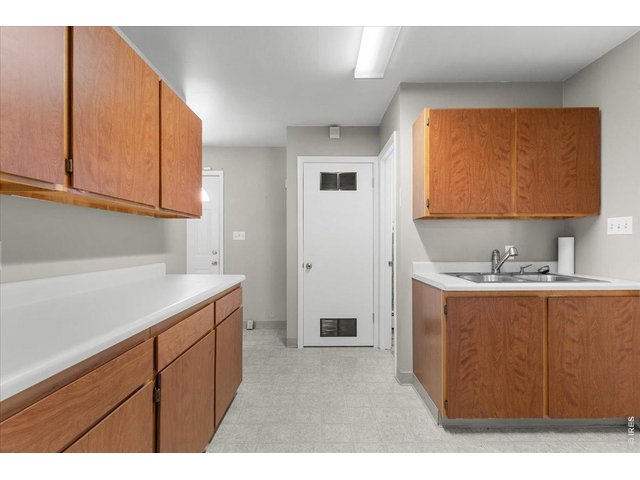 Property Photo 15 Kitchen up