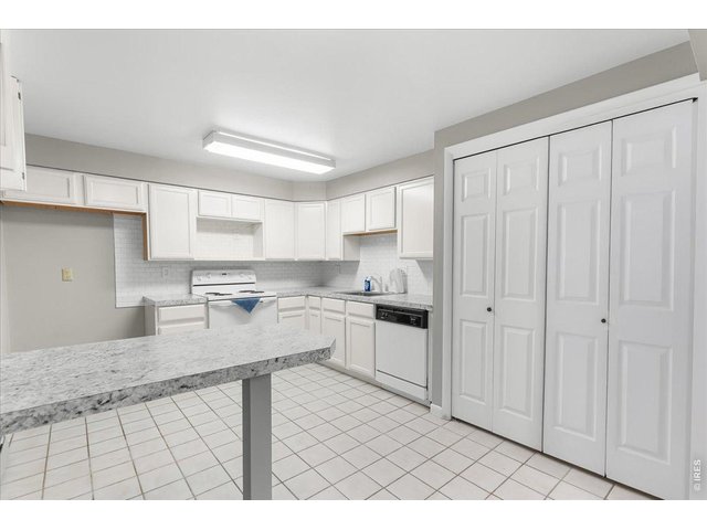 Property Photo 28 Kitchen/ Laundry closet