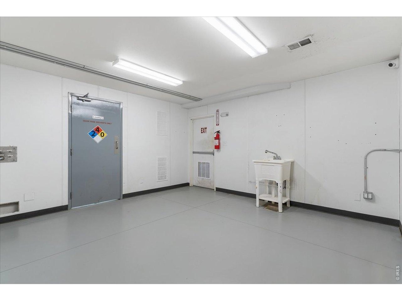 C1D2 Room, main floor shop