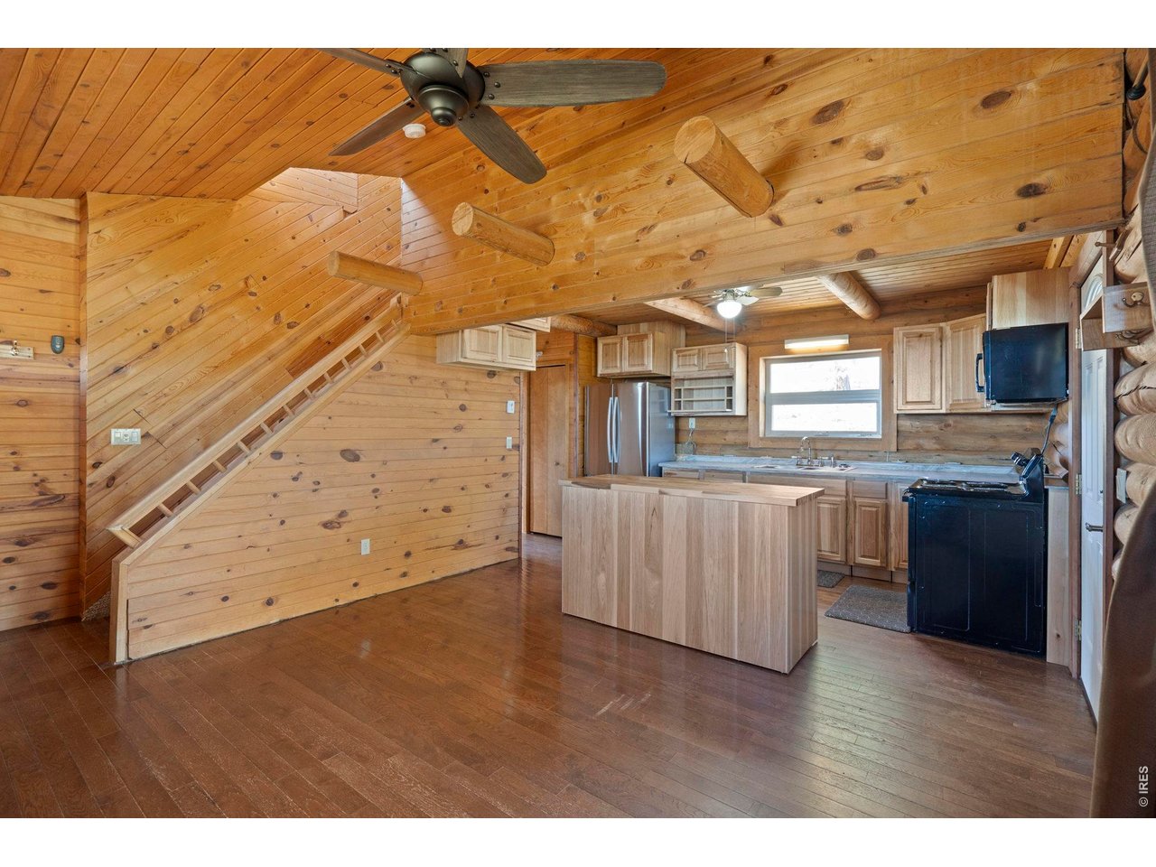 Property Photo 8 Open floor plan