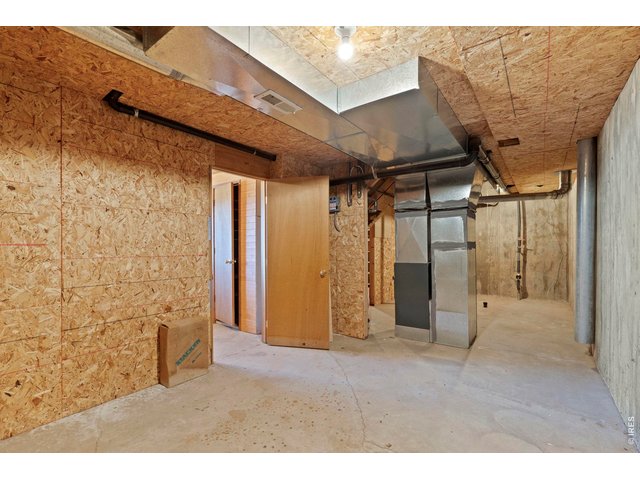 Property Photo 27 Utility room and more storage