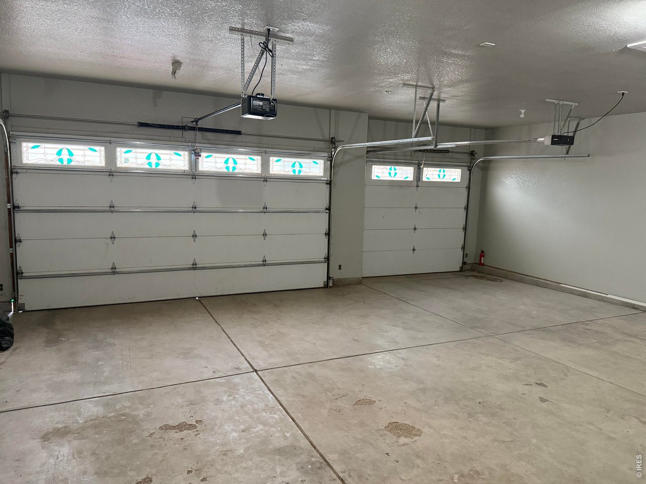 3 Car garage 