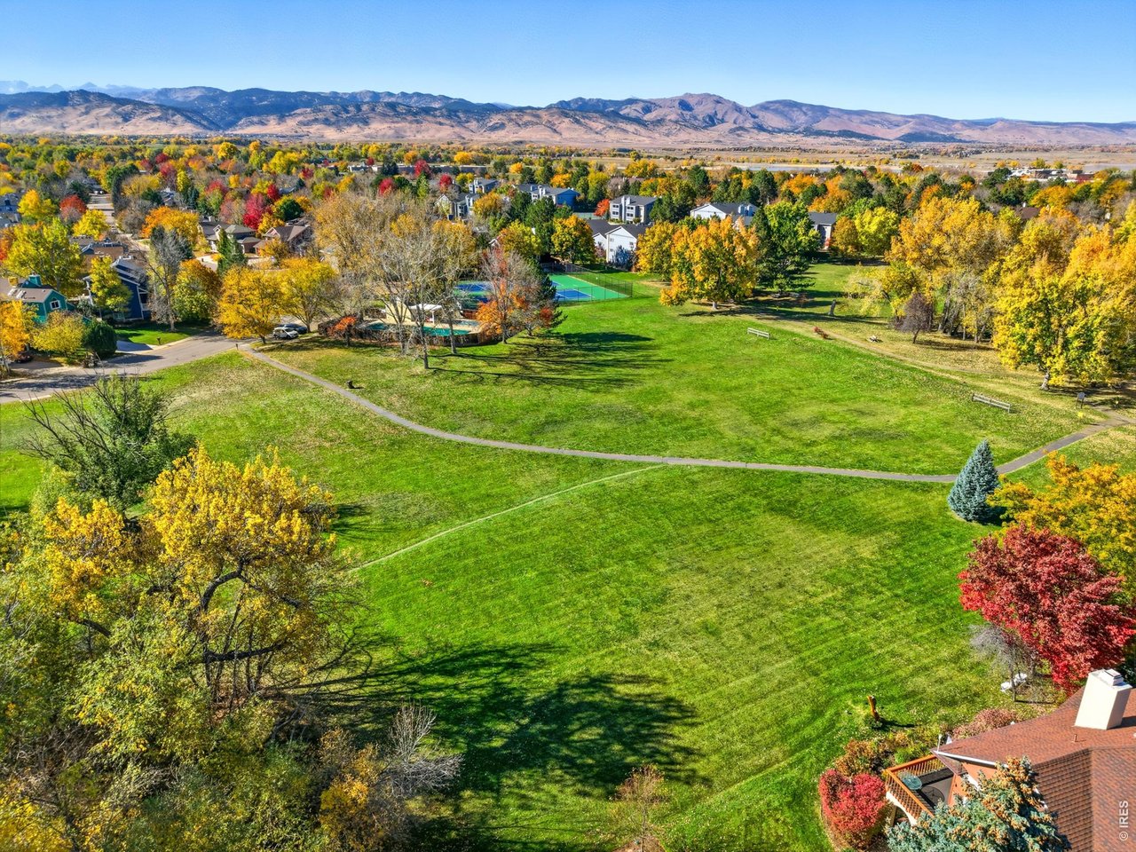 HOA neighborhood park that connects to the LOBO trail. 