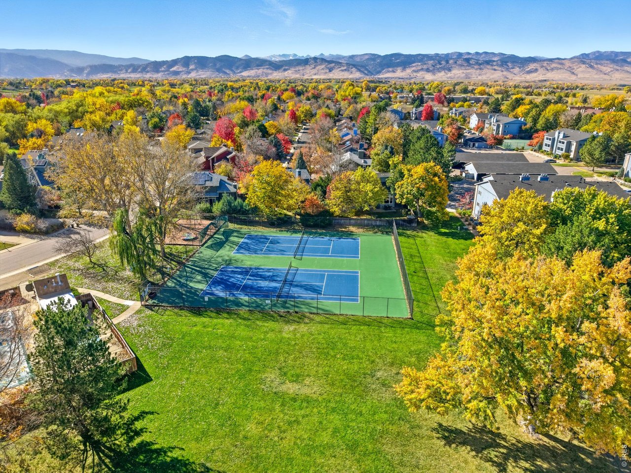 HOA tennis & pickelball courts