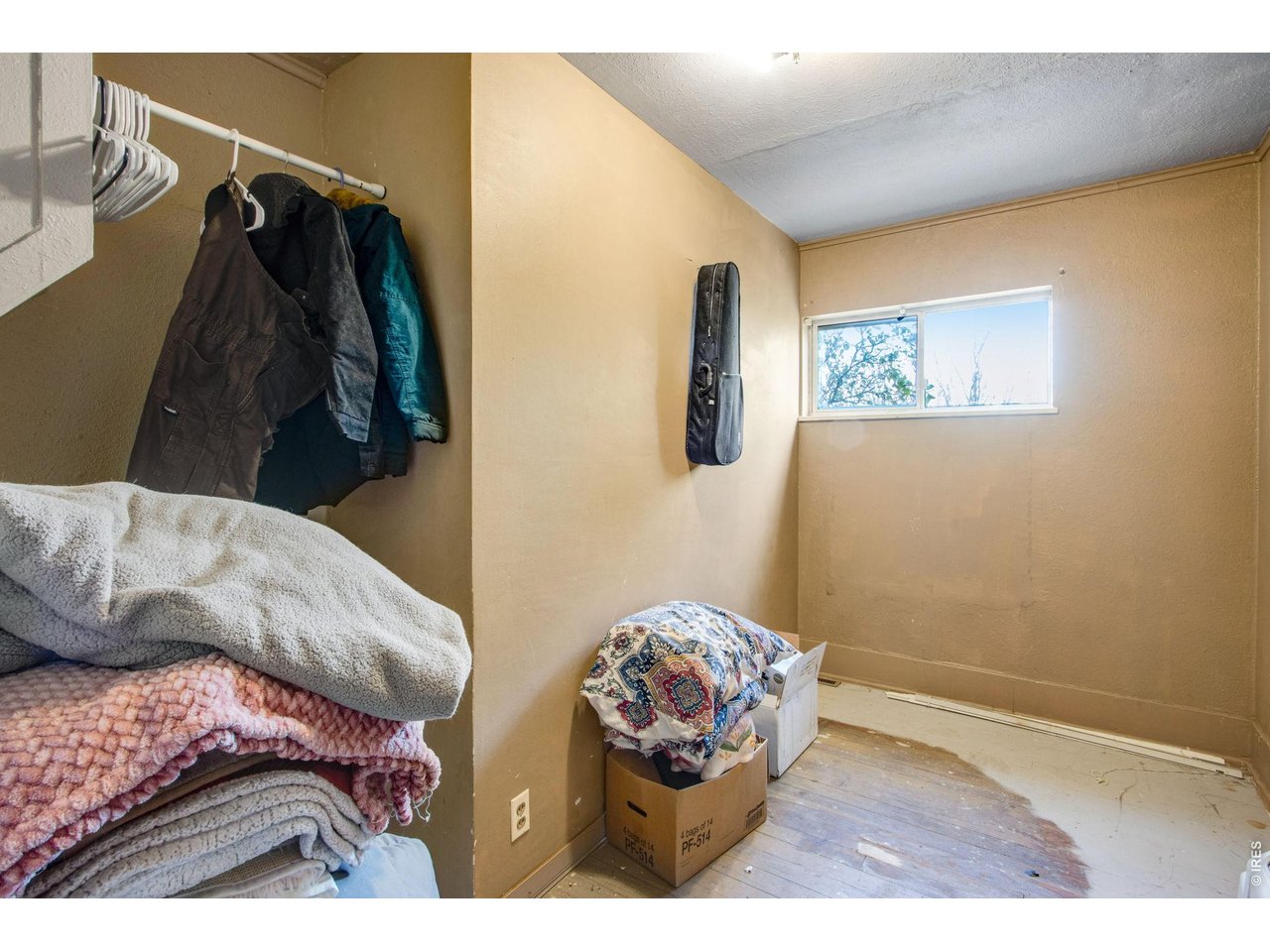 2nd bedroom 11x6 (non-conforming due to size), Window faces north.