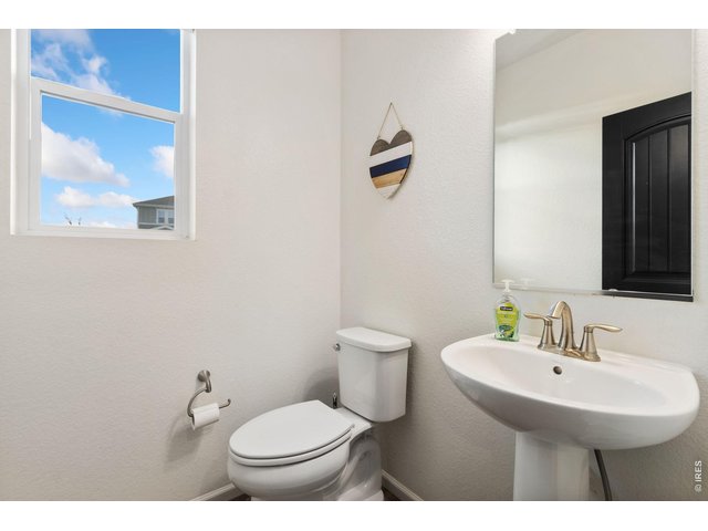 Property Photo 6 Main level powder bath