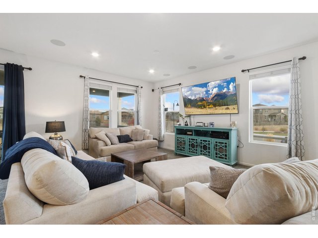 Property Photo 23 Living room with 9ft ceilings
