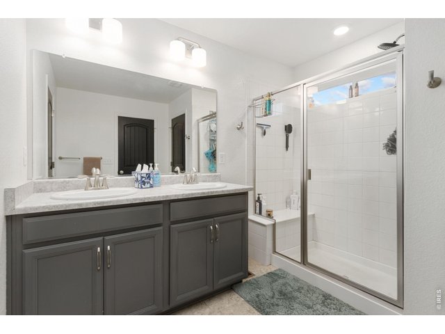 Property Photo 13 Primary bathroom