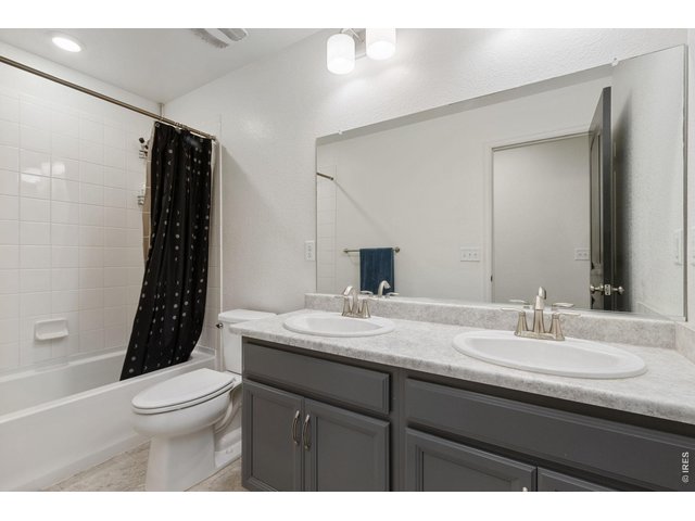 Property Photo 18 2nd level shared bathroom