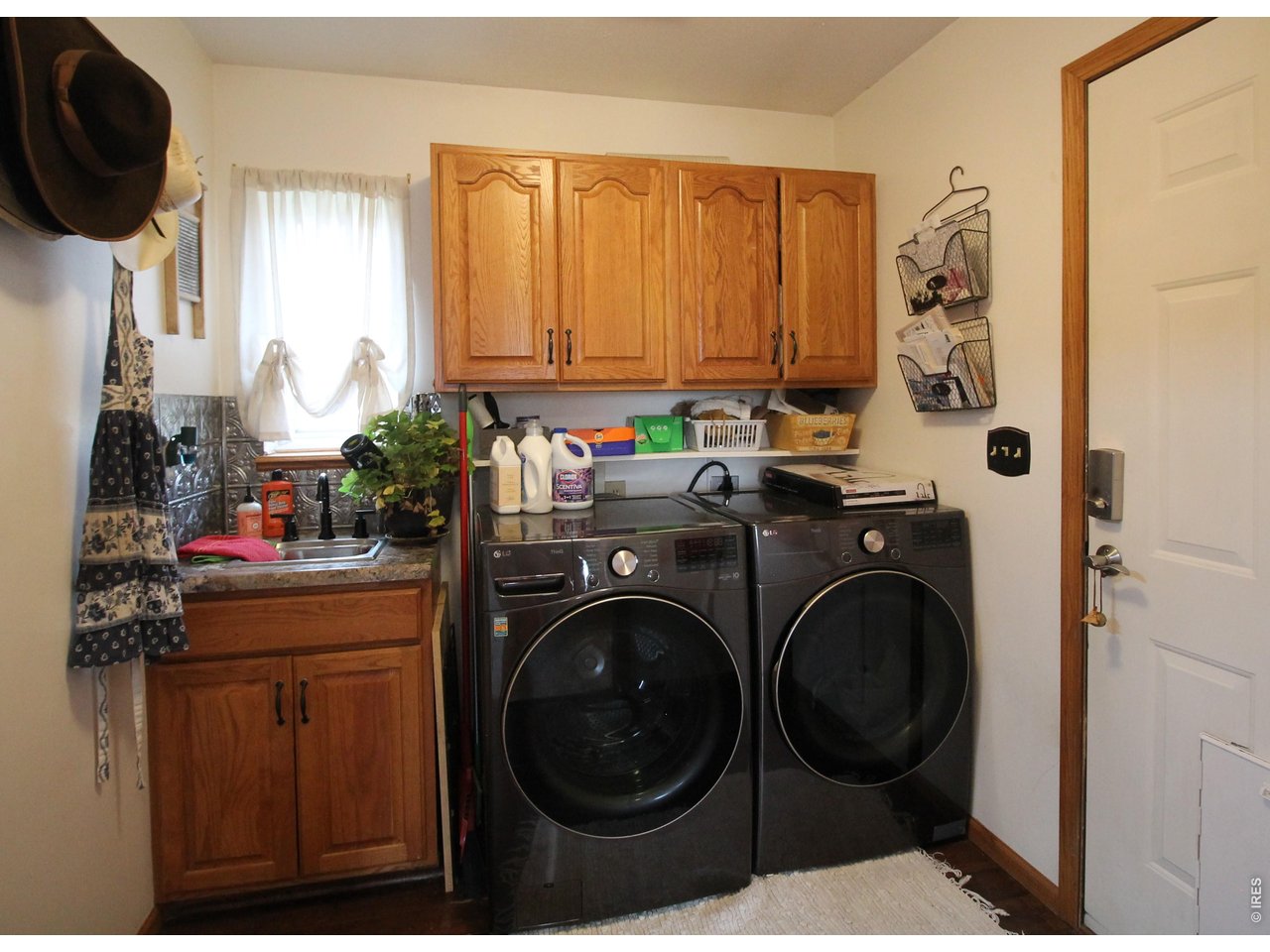 Property Photo 16 Laundry and door to garage