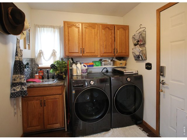 Property Photo 16 Laundry and door to garage