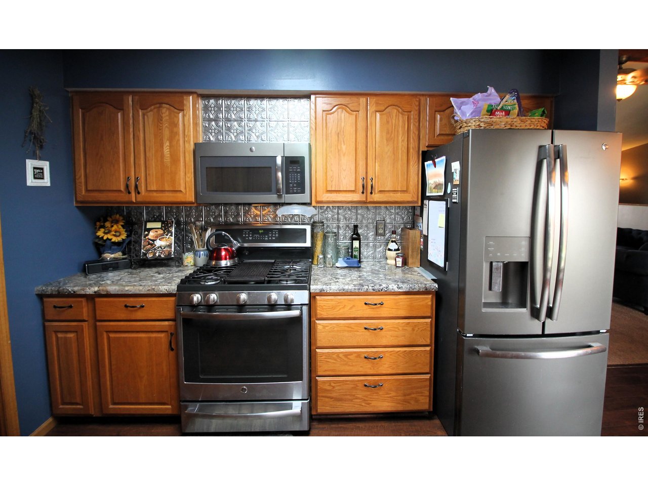 Property Photo 13 Kitchen with gas range