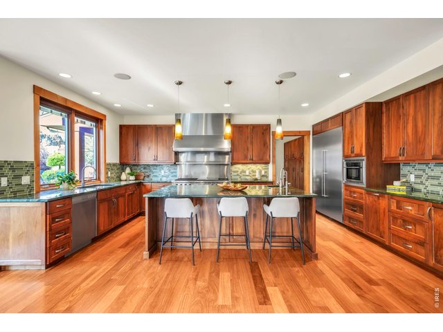 Property Photo 8 Spacious Chef's Kitchen