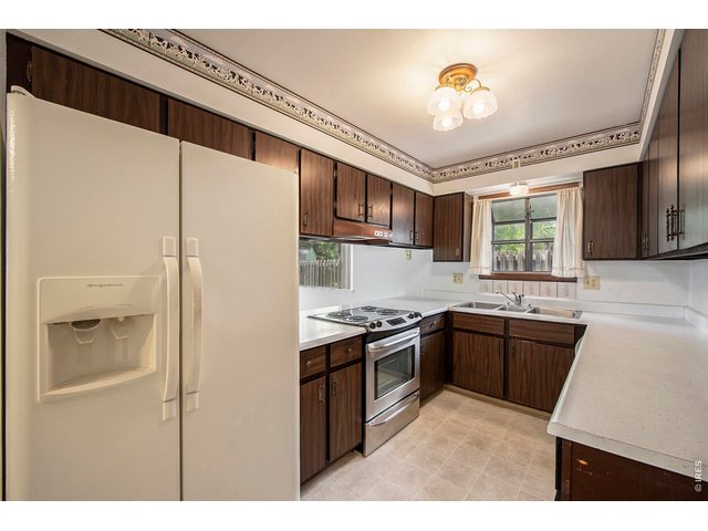 Property Photo 8 Kitchen