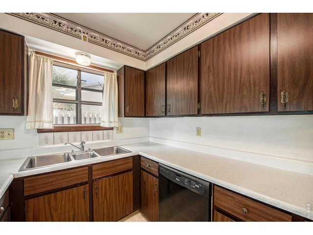 Property Photo 9 Kitchen