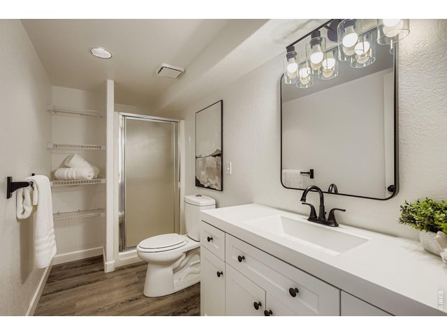 Property Photo 32 3/4 Bathroom - Basement