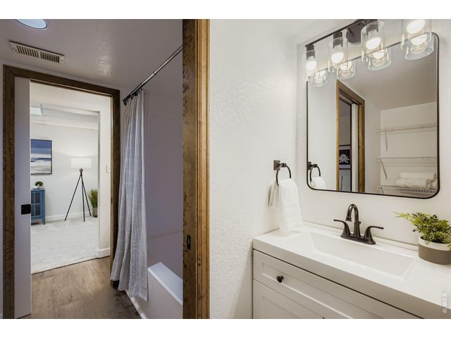Property Photo 28 Full Bathroom - Basement