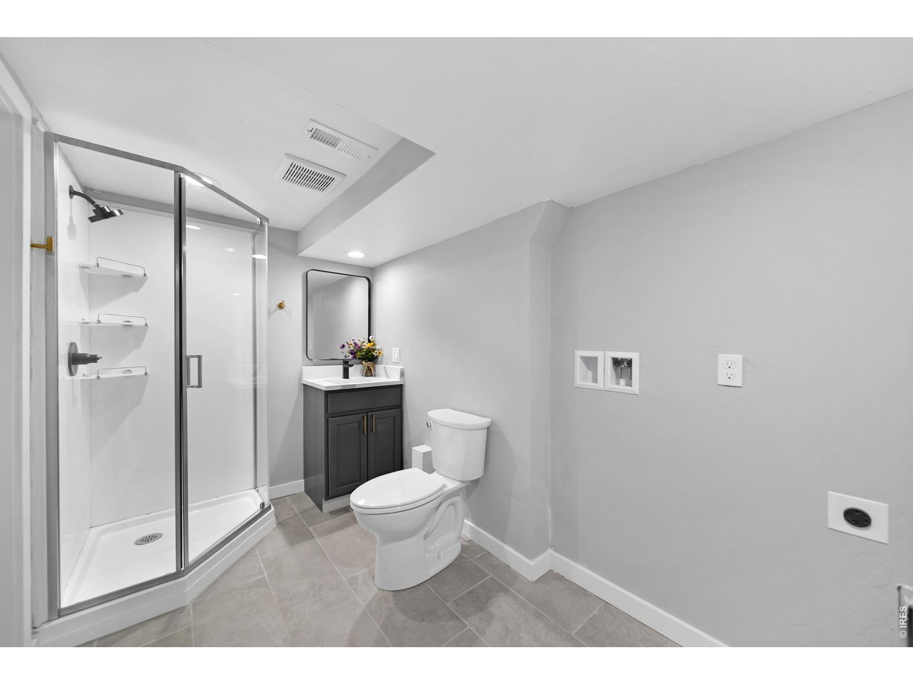 3/4 bath and laundry