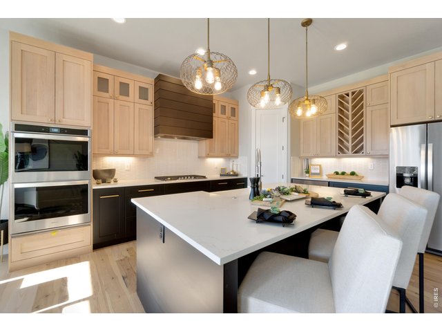 Property Photo 11 Large Center Island with Quartz Counters!