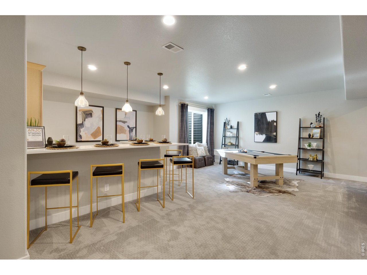 Basement Rec Room with Wet Bar! 