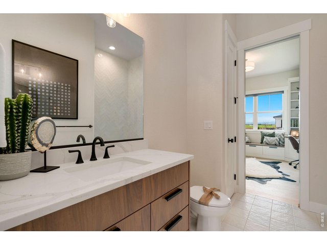 Property Photo 22 Jack-n-Jill bath on Main