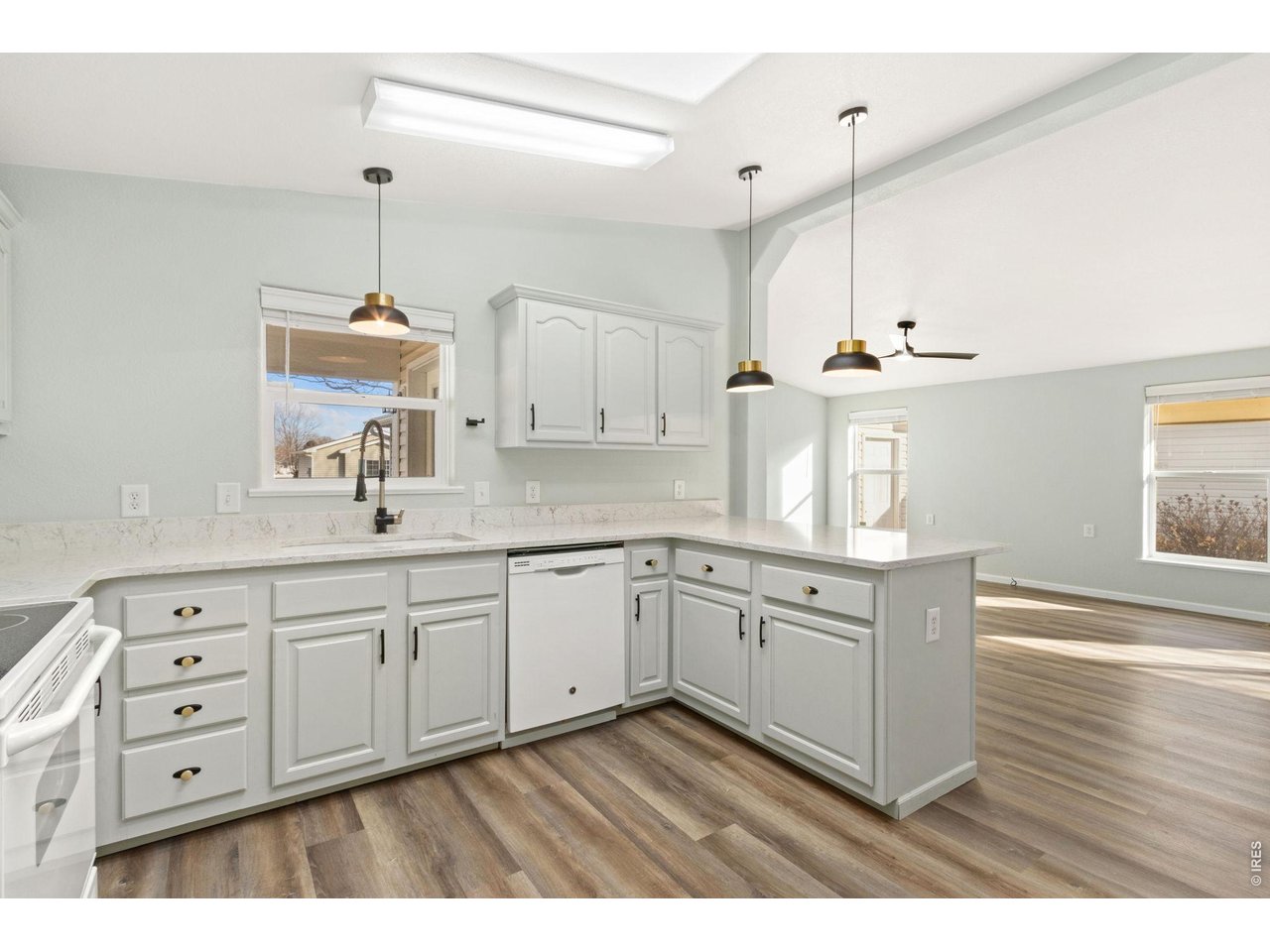 All kitchen appliances included.