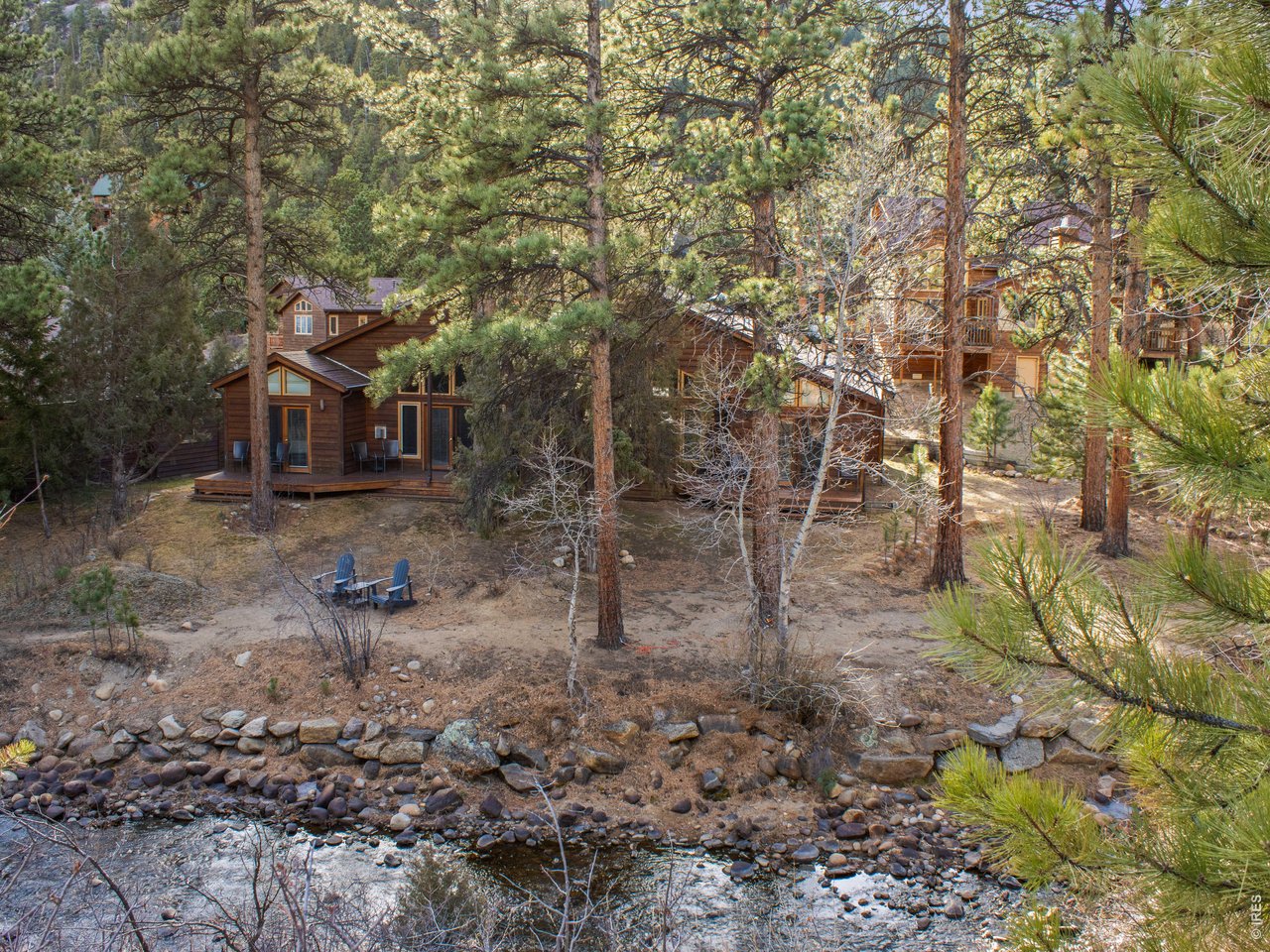 Nice space along the water and real good flyfishing