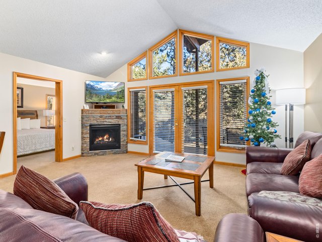 Property Photo 9 Vaulted greatroom