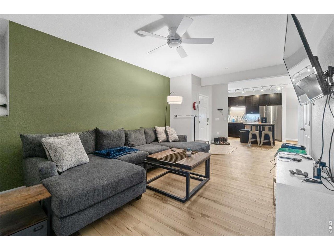 Floor plan great for entertaining