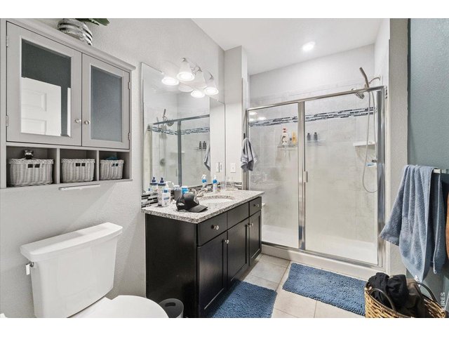 Property Photo 15 Primary bathroom