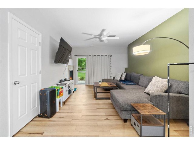 Property Photo 5 Huge living room 