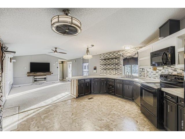 Property Photo 5 Open floor plan