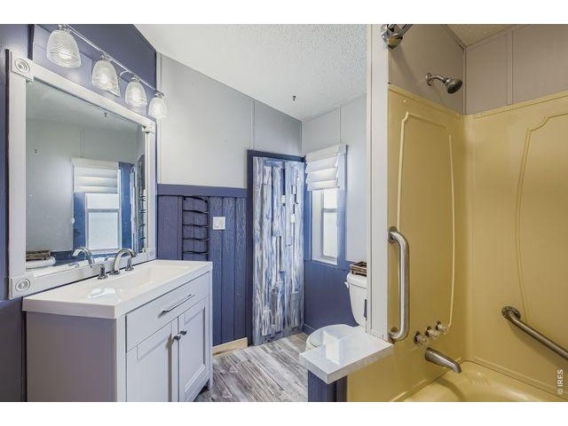 Property Photo 10 Primary Bath