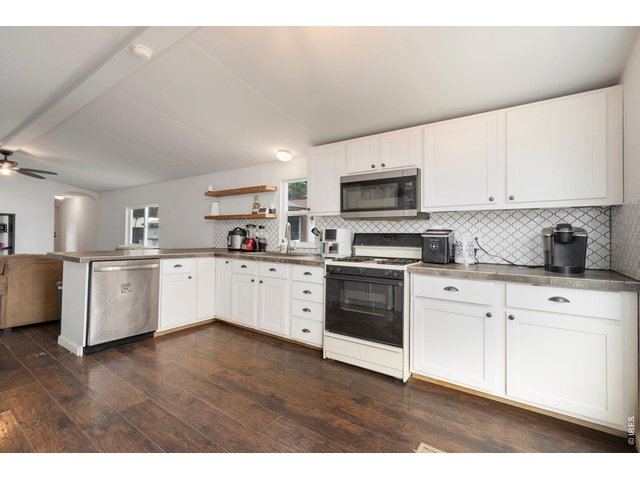 Property Photo 8 Beautiful kitchen with plenty of counter tops