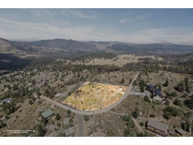 Property Photo 9 Large lot, almost 1 acre. 