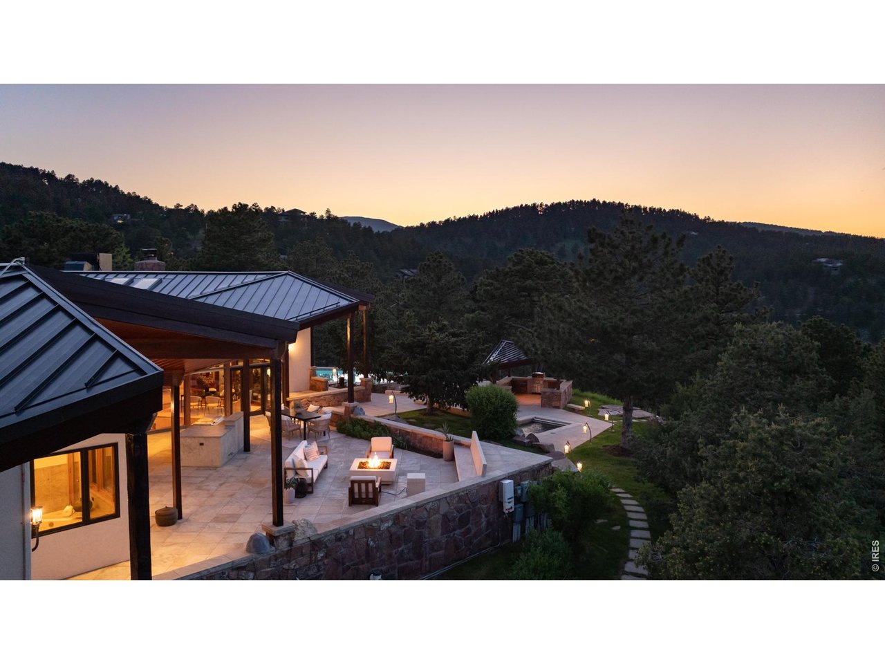 Enjoy calm evenings and quiet mornings overlooking views of Boulder