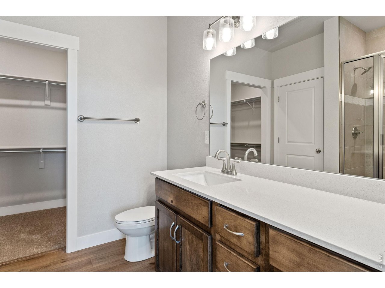 Property Photo 11 Primary bathroom