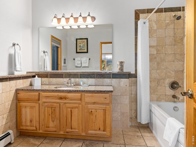 Property Photo 22 Luxurious bath