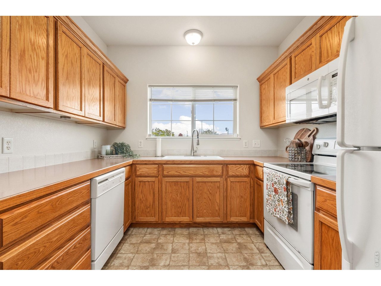  Modern appliances and good counter space