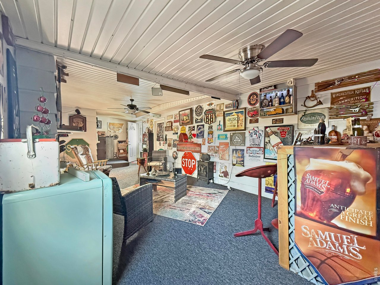 "Bonus Room" between garages