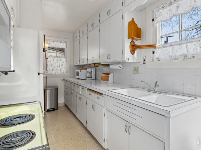 Property Photo 25 Bright and Clean