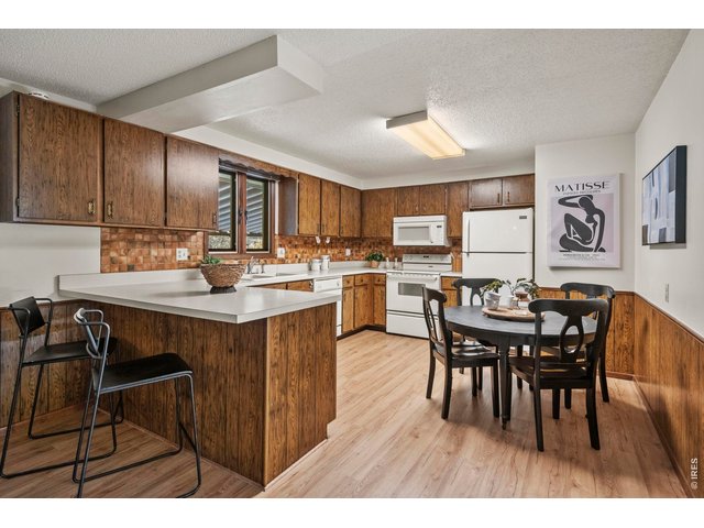 Property Photo 7 Large kitchen 