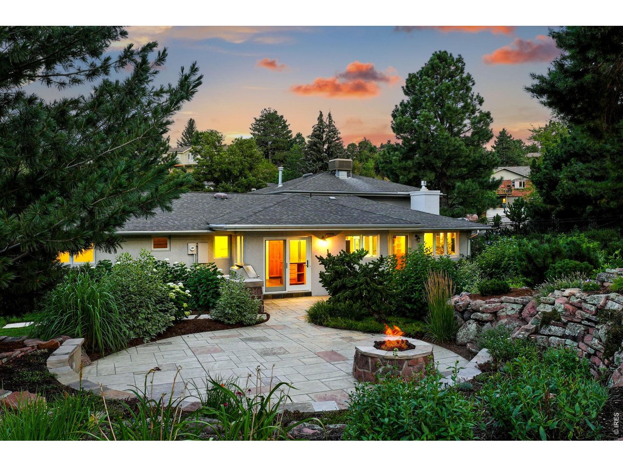 Exceptional outdoor space, en suite bedrooms and an ideal Highland Park location. 