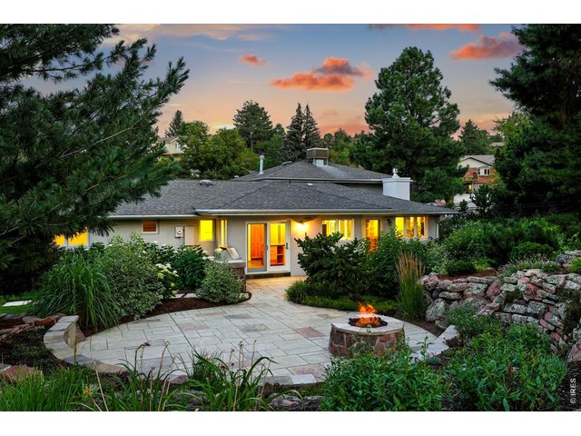 Property Photo 3 Exceptional outdoor space, en suite bedrooms and an ideal Highland Park location. 