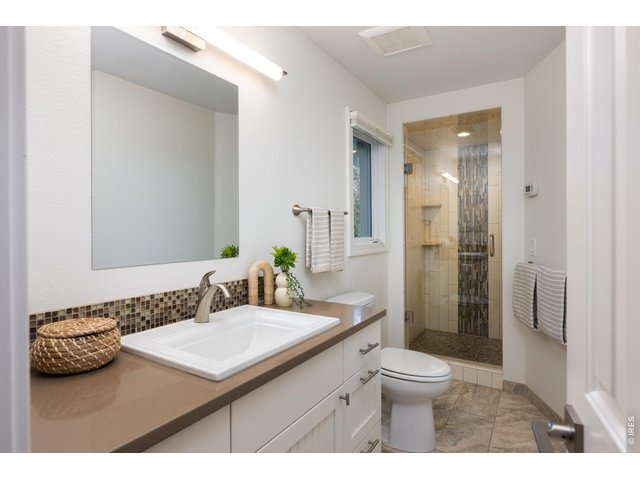 Property Photo 32 Main level bedrooms feature spacious ensuite baths!