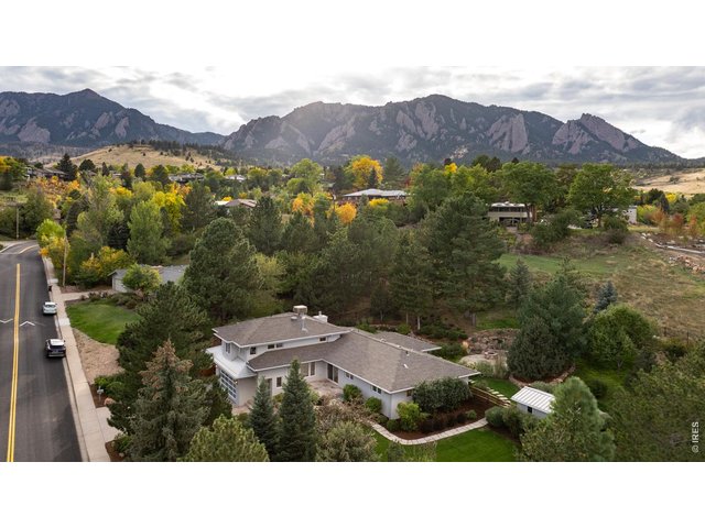 Property Photo 40 Just minutes to world class hiking in South Boulder