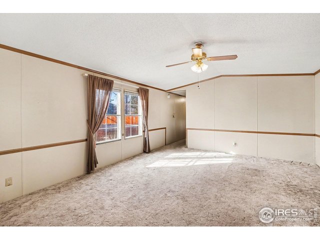 Property Photo 4 Living room