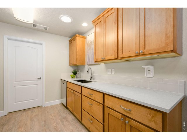 Property Photo 5 Plenty of cabinet space for everyday storage.
