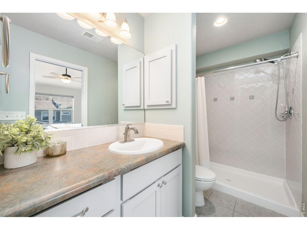 Private en-suite bathroom in the primary suite.
